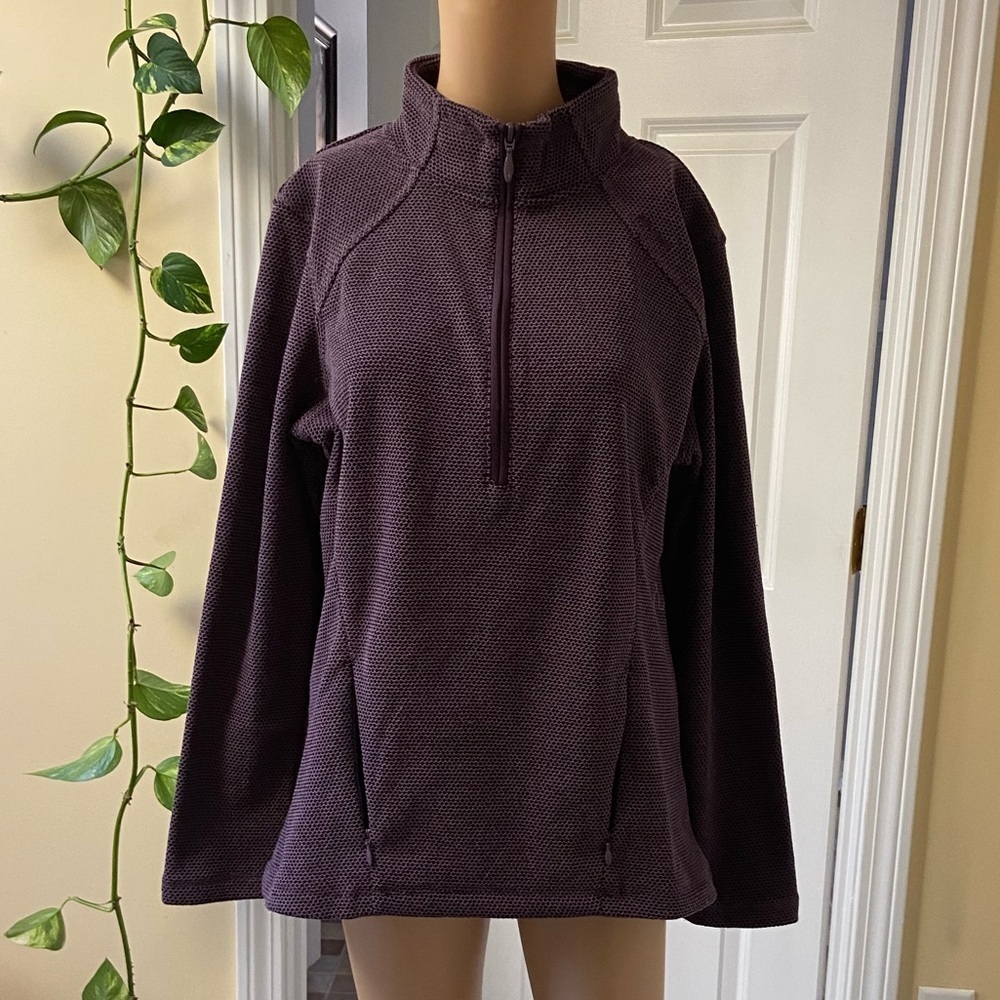ASCEND Brand textured Plum color 1/4 zip pullover size Medium